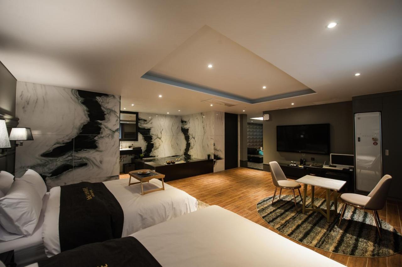 Amare Hotell Suwon Exteriör bild